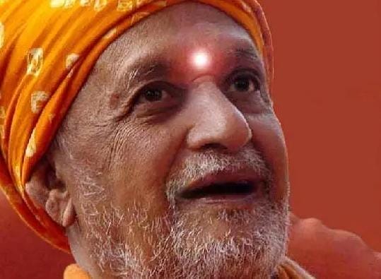 “Swami Satyananda gave yoga a new life, a new birth. He revived yoga – otherwise it would have been lost. Therefore, Swamiji Satyananda is the Patanjali of today.” – Swami Niranjanananda Saraswati, Paramacharya, Bihar School of Yoga